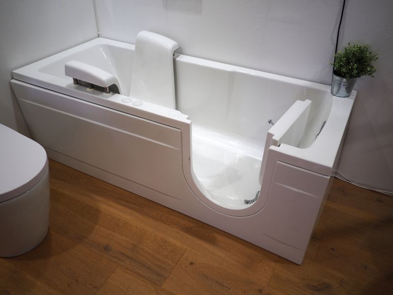 Customer consultation for bathtub options